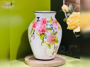 Lọ hoa dáng vò quả trám men kem vẽ hoa Hồng, cao 23cm