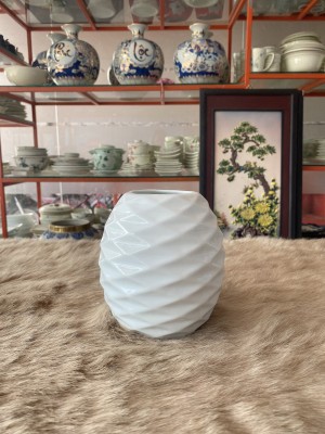 Lọ hoa dáng vò thông men trắng, cao 14cm 
