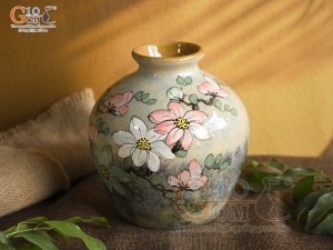 Lọ hoa dáng vò tròn men màu vẽ hoa, cao 18cm