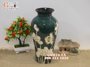 Lọ hoa đùi dế men xanh lục khắc sen