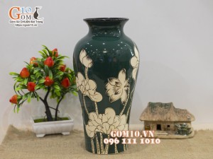 Lọ hoa đùi dế men xanh lục khắc sen