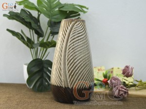 Lọ hoa gân lá men hỏa biến màu cát, cao 28cm
