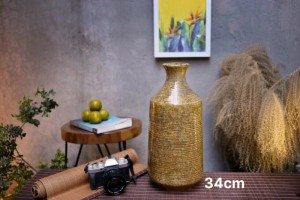 Lọ hoa giả vuốt men gấm vàng dáng chai, cao 34cm