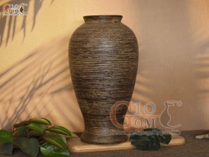 Lọ hoa gốm dáng chân thon màu nâu, cao 36cm