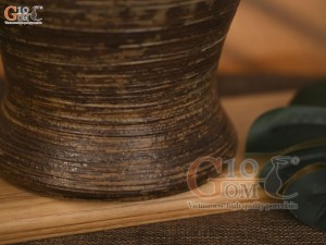 Lọ hoa gốm dáng chân thon màu nâu, cao 36cm