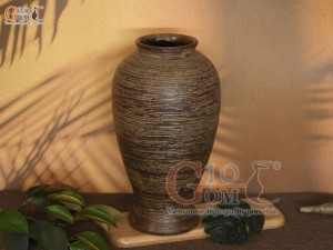 Lọ hoa gốm dáng chân thon màu nâu, cao 36cm