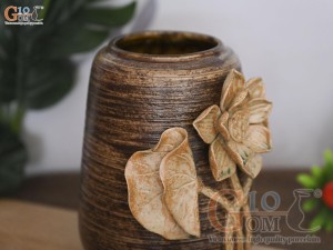 Lọ hoa gốm dáng chum đắp nổi hoa Sen nâu ganh, cao 18cm