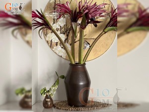 Lọ hoa gốm dáng chum thoi màu nâu, cao 38cm