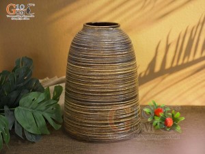 Lọ hoa gốm dáng chuông chân loe màu nâu, cao 29cm
