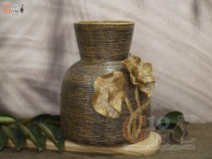 Lọ hoa gốm dáng cổ vát đắp nổi hoa Sen, cao 23cm
