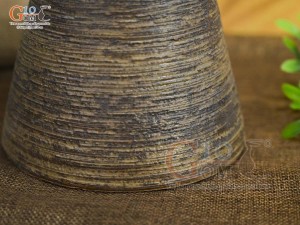 Lọ hoa gốm dáng đồng hồ cát màu nâu, cao 21cm