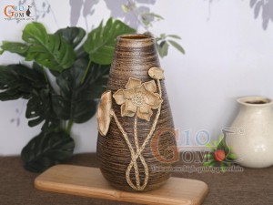 Lọ hoa gốm dáng giọt lệ đắp nổi hoa Sen nâu ganh, cao 30cm