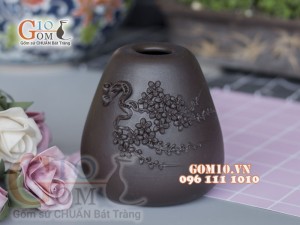 Lọ hoa gốm dáng lục giác, miệng cúp đắp nổi hoa đào, cao 12cm