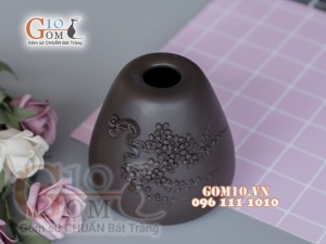Lọ hoa gốm dáng lục giác, miệng cúp đắp nổi hoa đào, cao 12cm