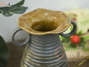 Lọ hoa gốm dáng ly cao có quai vân sóng màu rêu, cao 20cm