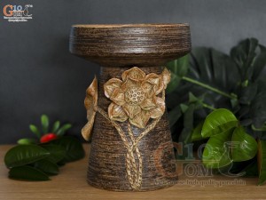 Lọ hoa gốm dáng chân nến đắp nổi hoa Sen, cao 22cm