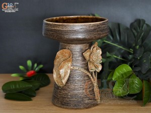 Lọ hoa gốm dáng chân nến đắp nổi hoa Sen, cao 22cm