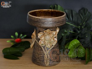 Lọ hoa gốm dáng chân nến đắp nổi hoa Sen, cao 22cm