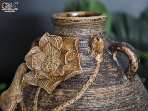 Lọ hoa gốm dáng rỏ cua đắp nổi hoa Sen, cao 20cm