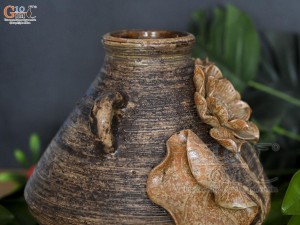 Lọ hoa gốm dáng rỏ cua đắp nổi hoa Sen, cao 20cm