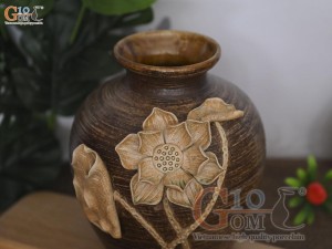 Lọ hoa gốm dáng túi tròn đắp nổi hoa Sen nâu ganh, cao 23cm