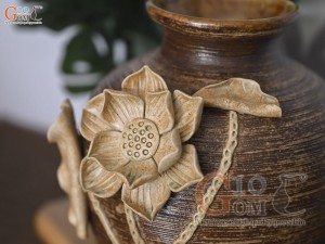 Lọ hoa gốm dáng túi tròn đắp nổi hoa Sen nâu ganh, cao 23cm