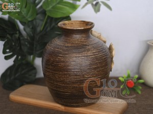 Lọ hoa gốm dáng túi tròn đắp nổi hoa Sen nâu ganh, cao 23cm