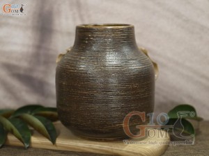 Lọ hoa gốm dáng vò cổ thẳng đắp nổi hoa Sen, cao 18cm