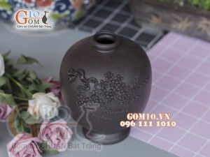 Lọ hoa gốm dáng vò miệng nhỏ đắp nổi hoa đào cao 16cm