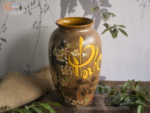 Lọ hoa gốm dáng vò vẽ chữ Phúc, cao 30cm