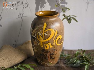 Lọ hoa gốm dáng vò vẽ chữ Phúc, cao 30cm