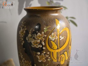 Lọ hoa gốm dáng vò vẽ chữ Phúc, cao 30cm