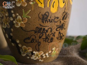 Lọ hoa gốm dáng vò vẽ chữ Phúc, cao 30cm