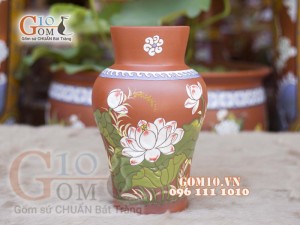 Lọ hoa gốm đất đỏ dáng bầu khắc hoa, cao 28cm