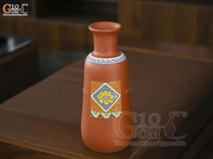 Lọ hoa gốm đất đỏ dáng cổ chai họa tiết thổ cẩm, cao 35cm