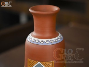 Lọ hoa gốm đất đỏ dáng cổ chai họa tiết thổ cẩm, cao 35cm