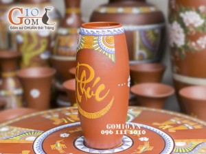 Lọ hoa gốm đất đỏ dáng đứng chữ Phúc 30cm