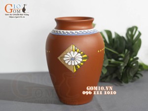 Lọ hoa gốm đất đỏ dáng lu khắc chuồn chuồn cao 26cm