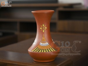 Lọ hoa gốm đất đỏ dáng phễu họa tiết thổ cẩm, cao 25cm
