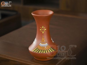 Lọ hoa gốm đất đỏ dáng phễu họa tiết thổ cẩm, cao 25cm