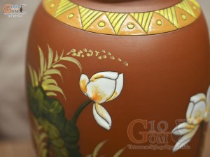 Lọ hoa gốm đất đỏ dáng soài khắc Song Hạc Liên Hoa, cao 40cm