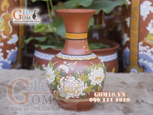 Lọ hoa gốm đất đỏ dáng tỏi cao khắc hoa cúc, cao 43cm Lọ hoa gốm đất đỏ dáng tỏi cao khắc hoa cúc, cao 43cm