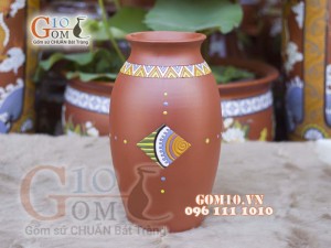 Lọ hoa gốm đất đỏ dáng tỏi nhỡ khắc lá, cao 30cm