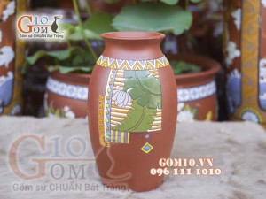 Lọ hoa gốm đất đỏ dáng tỏi nhỡ khắc lá, cao 30cm