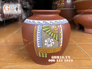 Lọ hoa gốm đất đỏ dáng vò có miệng, cao 17cm Lọ hoa gốm đất đỏ dáng vò có miệng, cao 17cm