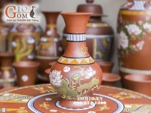 Lọ hoa gốm đất đỏ khắc sen - in logo
