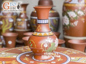Lọ hoa gốm đất đỏ khắc sen - in logo