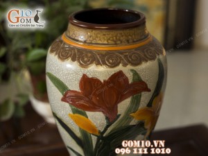 Lọ hoa men cổ dáng chân eo khắc hoa ly, viền vàng 39cm (HẾT HÀNG)