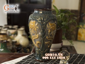 Lọ hoa men cổ dáng chân eo khắc hoa vàng 39cm