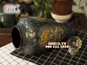 Lọ hoa men cổ dáng chân eo khắc hoa vàng 39cm